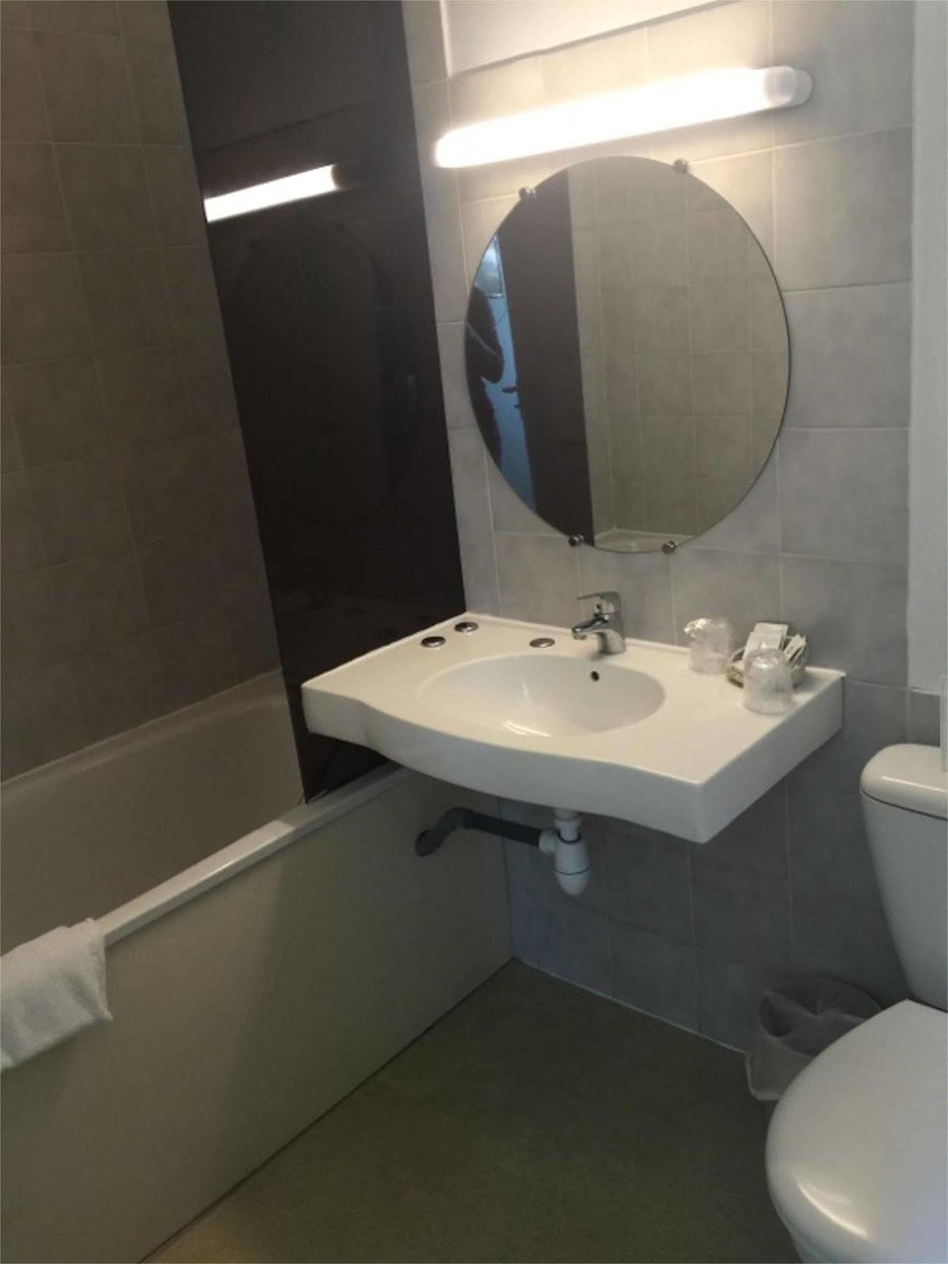 Hotel Entre 2 Mers Proche Bordeaux Carbon-Blanc Εξωτερικό φωτογραφία